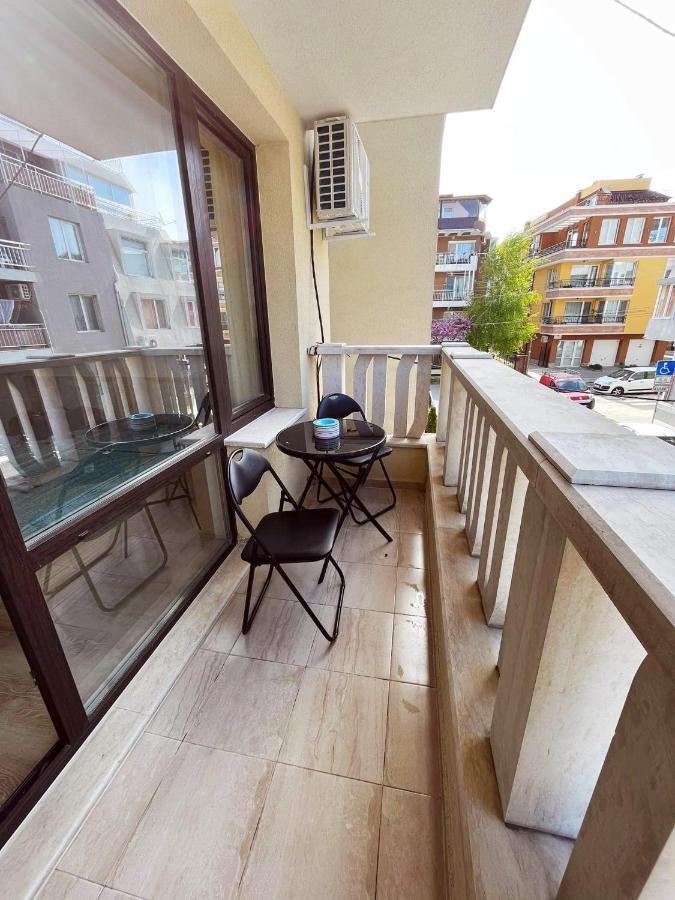 Lovely Studio Apartment On The Beach Burgas Bagian luar foto
