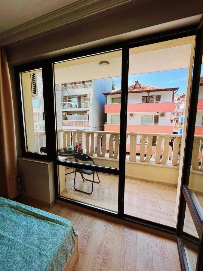Lovely Studio Apartment On The Beach Burgas Bagian luar foto