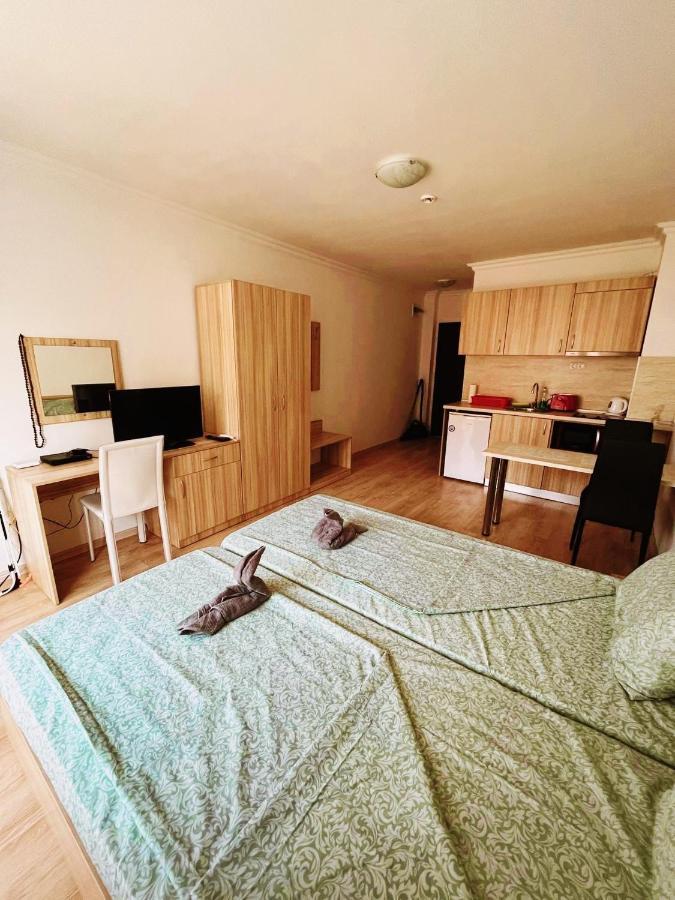Lovely Studio Apartment On The Beach Burgas Bagian luar foto