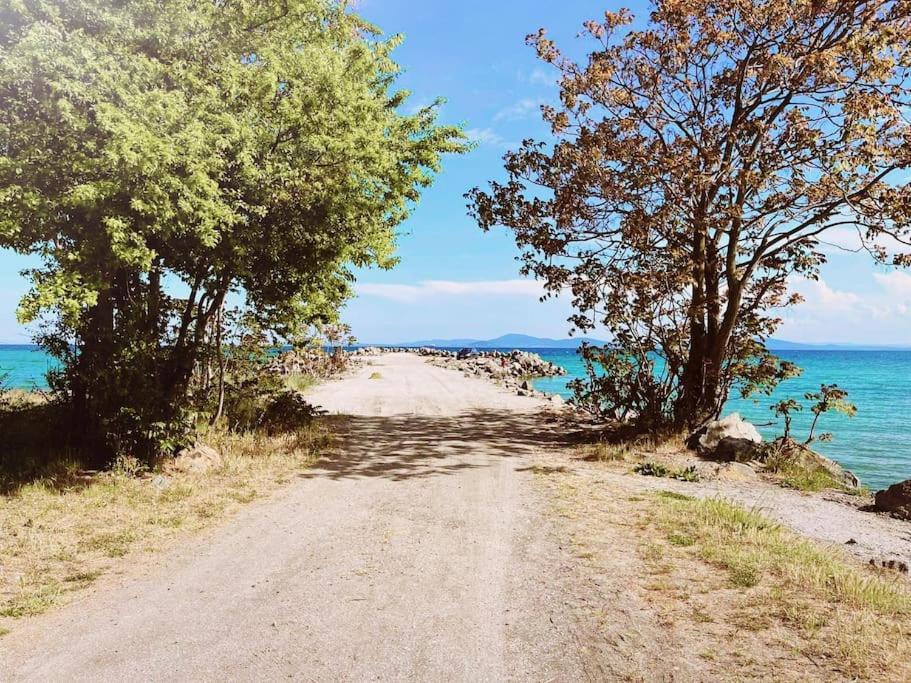 Lovely Studio Apartment On The Beach Burgas Bagian luar foto